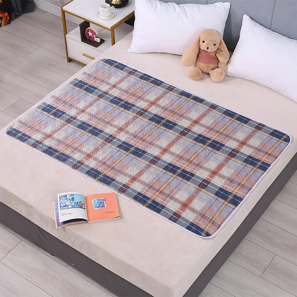 80x120cm 4 Layer Cartoon Dino Heart Diapering Mat Waterproof Washable Changing Pads for Night and Menstrual Protection Baby Care